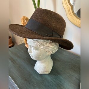 Broner Men’s wool hat Brown and Black Outback style vent holes.